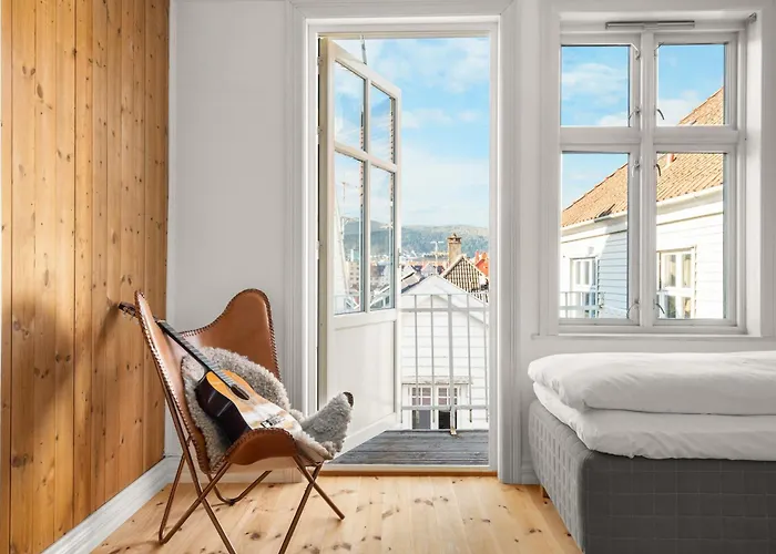 Bryggen Historical Townhouse I Rooftop Views!
